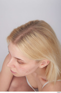 Unaisa loose blond hair 0002.jpg